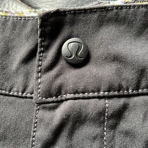 Lululemon Vintage black crops guesstimate size 10, see measurements